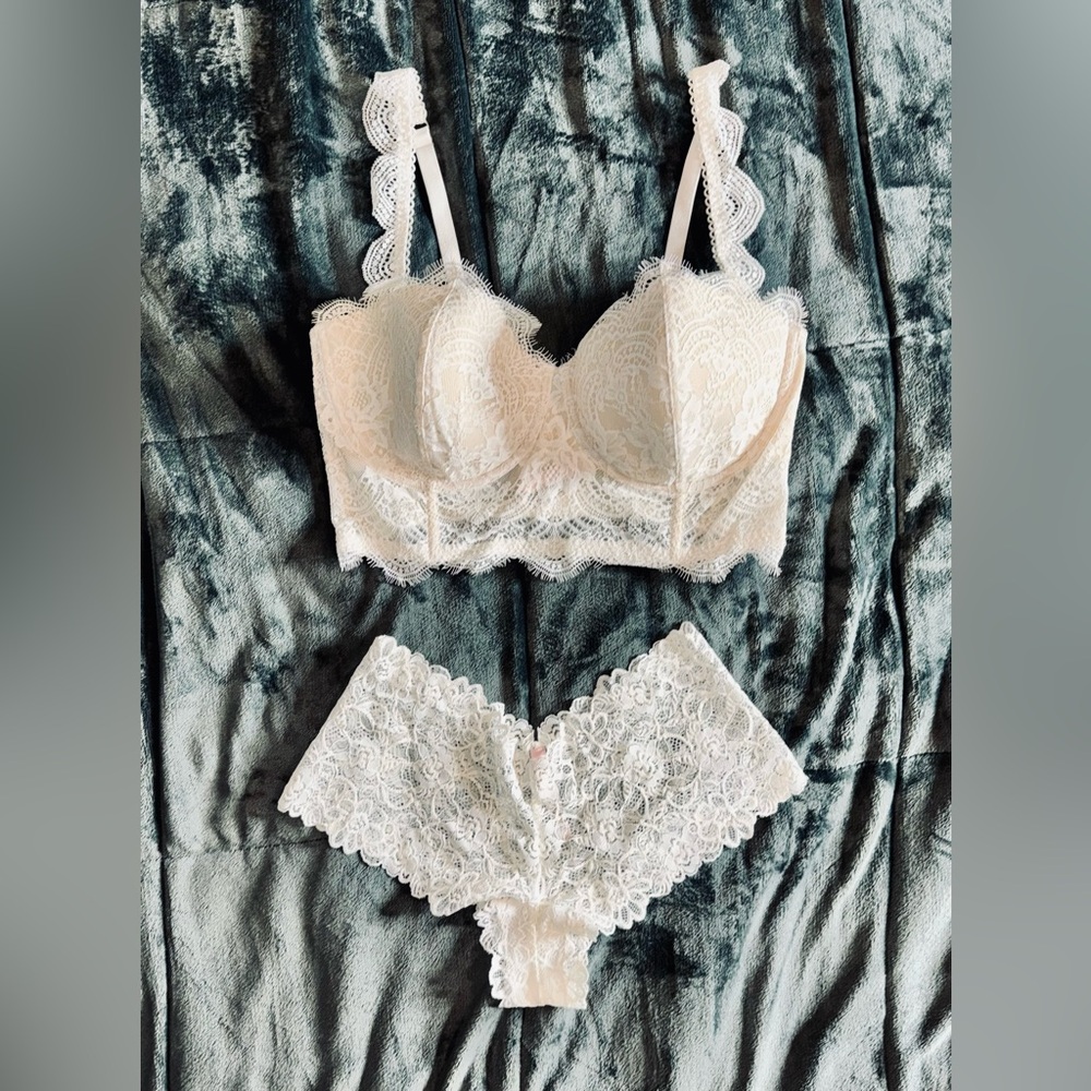 *Never Worn* Victoria’s Secrets Dream Angels Wicked Lace Balconette Set